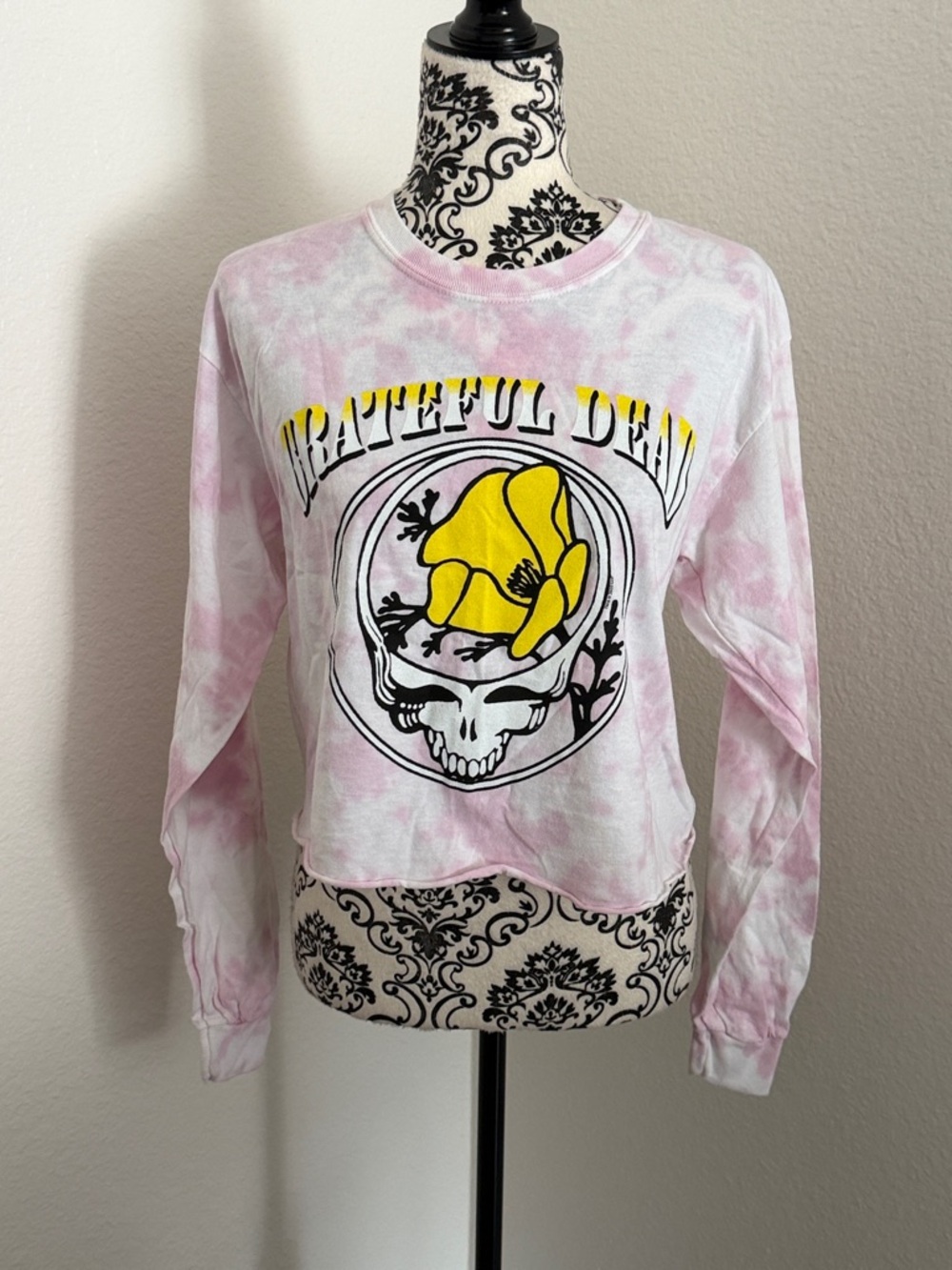 Grateful Dead Pink and Yellow Tie-Dye Skull Cropped Graphic Long Sleeve Sz S